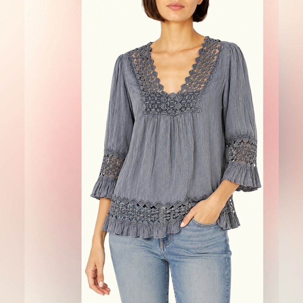 *Noelle* Sz S/M Sunwashed Periwinkle Blue/Grey Eyelet Top